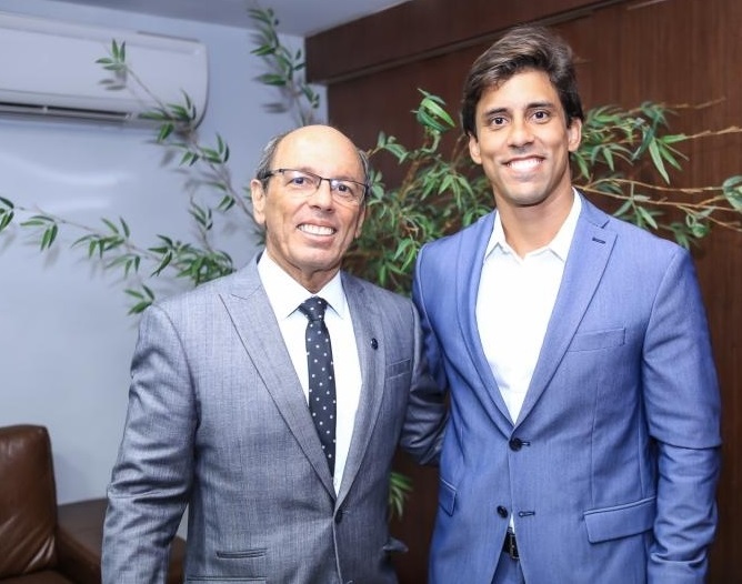 Está faltando linha em branco na agenda de André Montenegro de Holanda