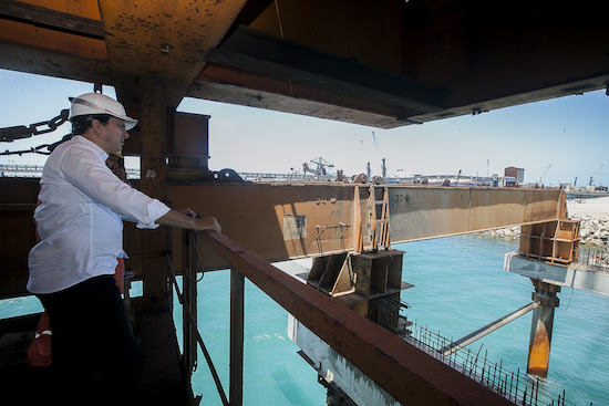 Camilo Santana vistoria obras estruturantes antes de embarcar para Roterdã