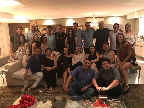 Roberta e Ricardo Ary Filho recebem grupinho de friends