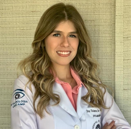 Ticiana De Francesco celebra ida à Toronto. O motivo?