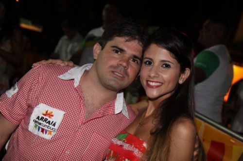 Rafael Almeida e Manoela Gladstone.