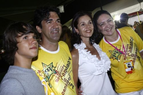Gustavo Jr, Junior e Carolina Neves e Lili Cialdini 