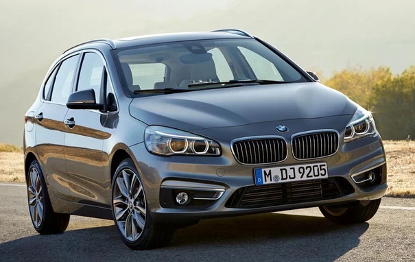 BMW 225I Active Tourer desembarca na Welle Motors