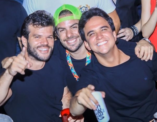 Claudio Nelson junta a turma para curtir o Carnaval no Rio de Janeiro