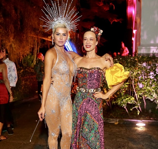 Famosos brilham no Baile da Arara, no Rio de Janeiro. Aos looks!
