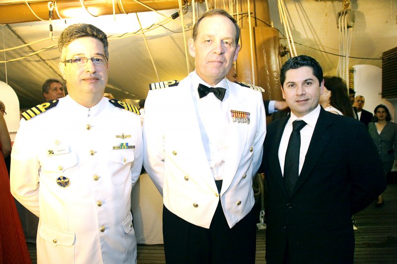 Embaixador da Espanha recebe seletos convidados a bordo do Navio-Escola 'Juan Sebastián de Elcano'