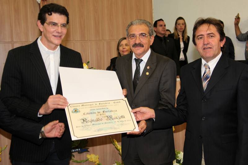 O padre Reginaldo Manzotti recebe o Título de Cidadão de Fortaleza