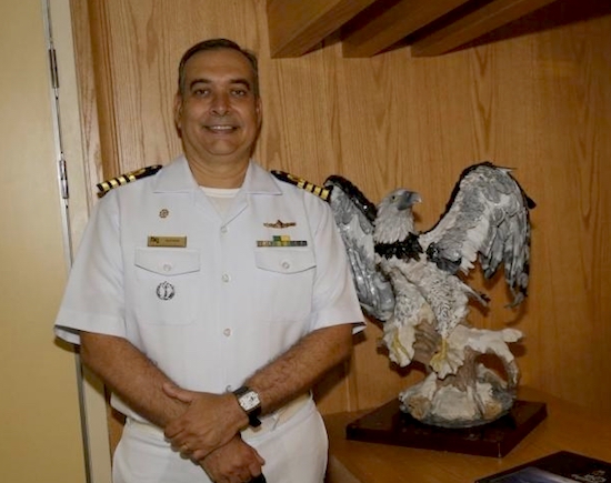 Capitão dos Portos Madson Santana pilota festa na Escola de Aprendizes-Marinheiros