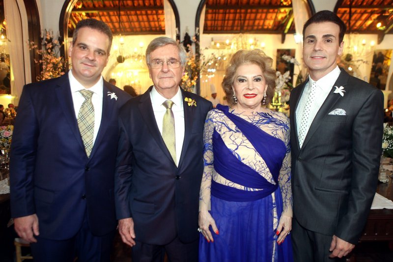 Alegria e emoção contagiam a todos nas Bodas de Ouro de Maria da Graça e Roberto Maia