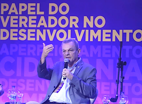José Sarto debate saúde e atuação parlamentar