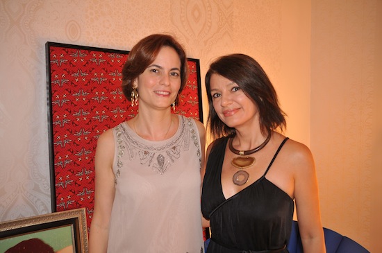 Jussara Regás pilota coquetel de lançamento da coleção “Flora”