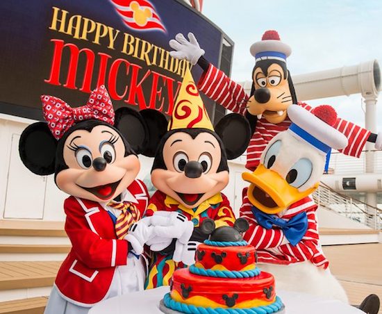 Em comemoração aos seus 90 anos, Mickey Mouse ganha homenagem no JK Iguatemi