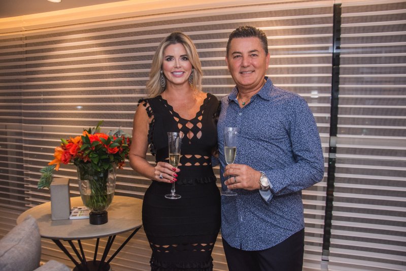 Lorena e David Rodriguez reúnem os mais chegados em housewarming Party