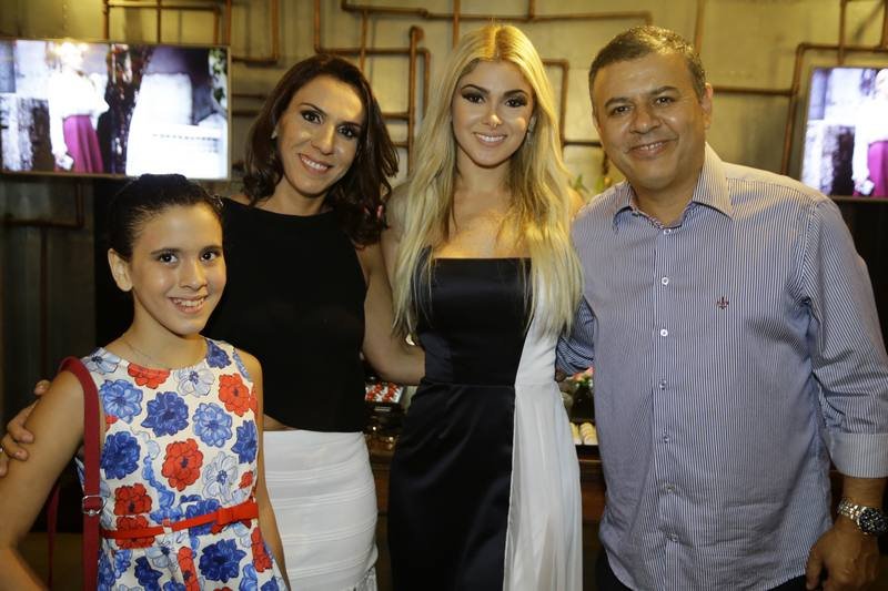 Natasha Brígido brinda nova idade e lança site no Moleskine Gastrobar