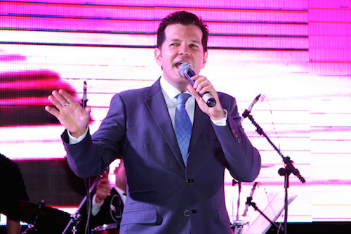 Hoje é dia de abraçar Gustavo Serpa!