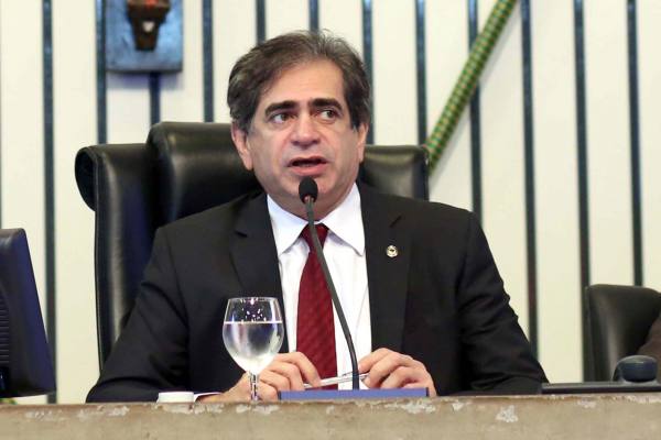 Zezinho Albuquerque anuncia votação do projeto de promoção dos militares