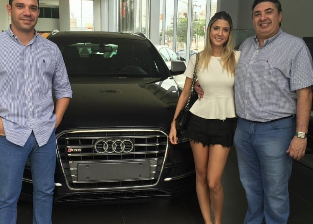 Priscila Dias Branco é surpreendida com um Audi SQ5