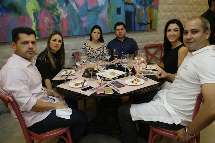 Hoje é dia de Happy Hour no Casa de Moá!