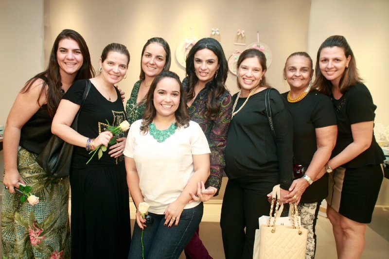 Um time de lulus antenadas participa de workshop com Jú Françozo, na Casa de Moá