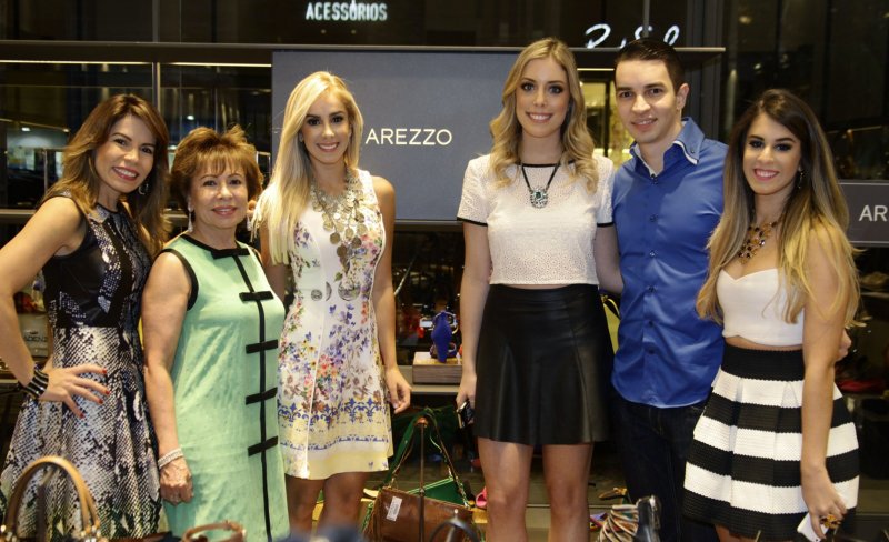 Coquetel de lançamento da Coleção Verão Arezzo 2015 agita a Oscar Freire cearense