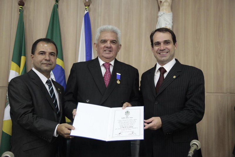 Tales de Sá Cavalcante é homenageado com a medalha Boticário Ferreira