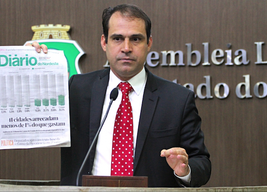 Salmito preocupa-se com a arrecadação dos municípios