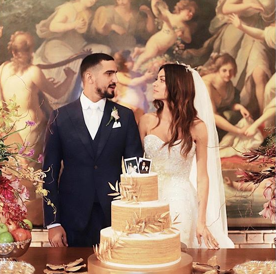 Thaila Ayala e Renato Góes trocam as alianças em animada cerimônia em Olinda