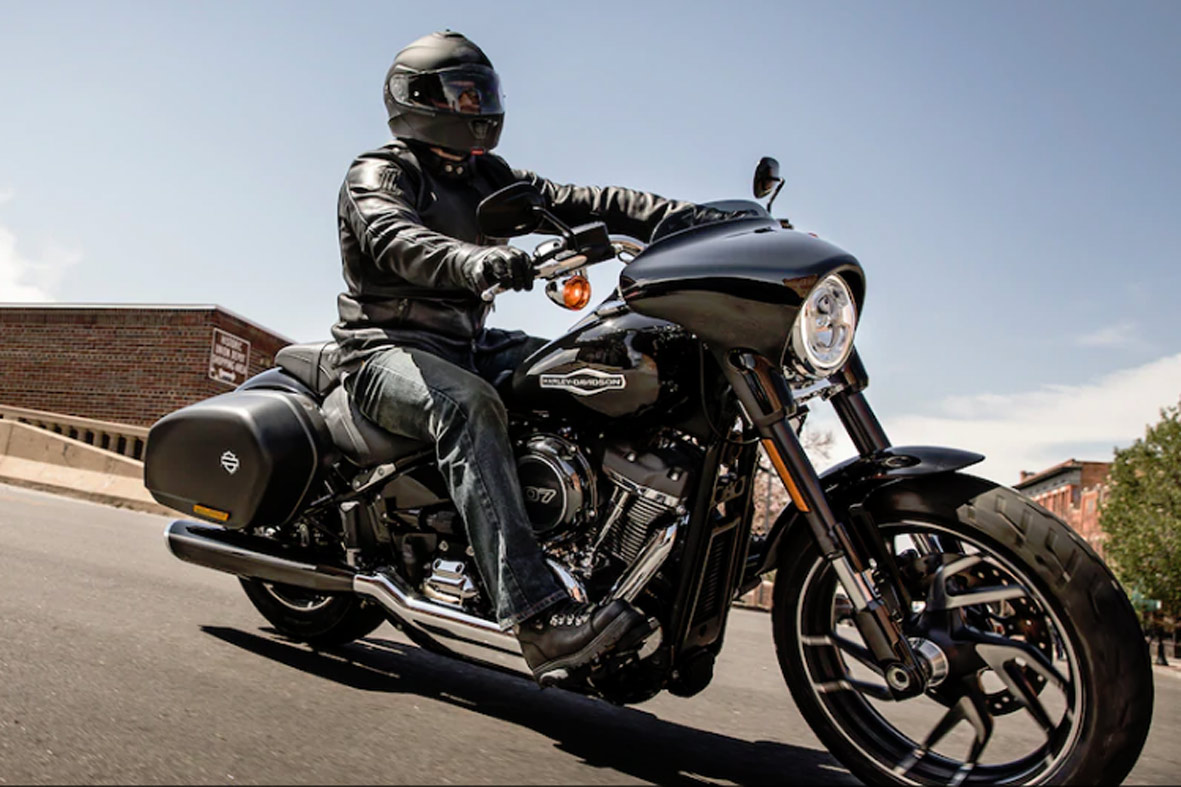 Neste mês, Newroad com condições especiais para Iron 883 e FXDR 114