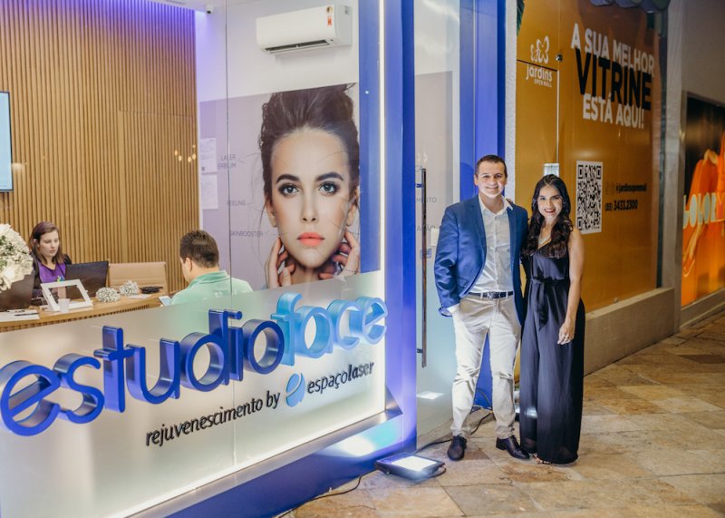 Estudioface aterrissa no Jardins Open Mall e promove badalado coquetel de inauguração