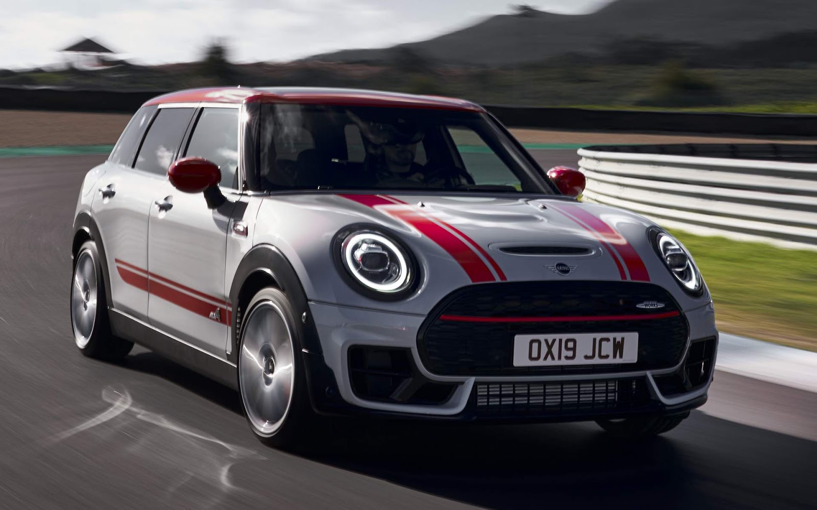 Nova linha 2020 do MINI Countryman estreia por aqui. Let’s take a look!