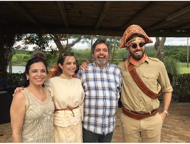 Joana Laprovitera comemora aniversário em clima nordestino