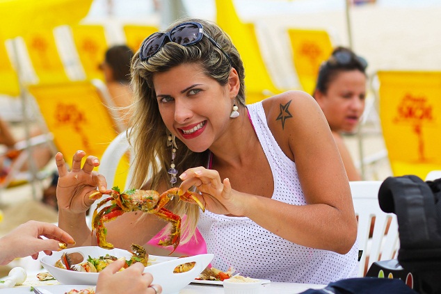 A Panicat Ana Paula Minerato causa no Ceará