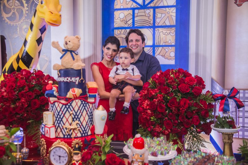 Flávia Laprovitera e Daniel Otoch celebram o primeiro aniversário do herdeiro Henrique