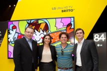 Romero Britto prestigia evento da LG Romero Britto prestigia evento da LG