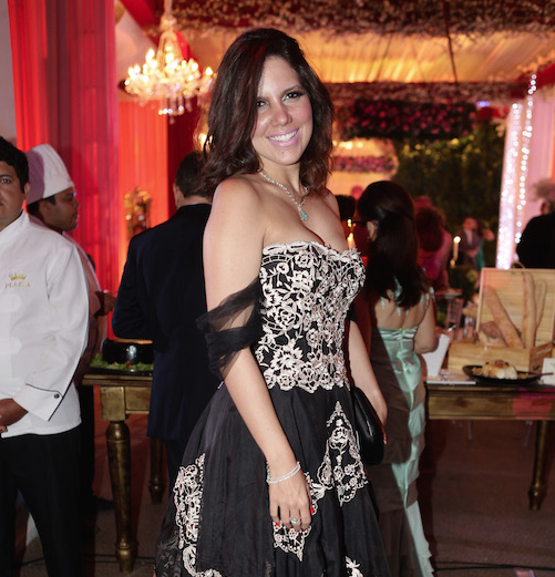 Ana Carolina Borges comemora o Dia da Mulher com surpresa para suas clientes!