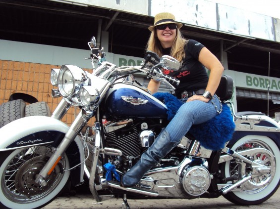 Harley-Davidson não deixa em branco o Dia Da Mulher e homenageia as motociclistas com itens exclusivos
