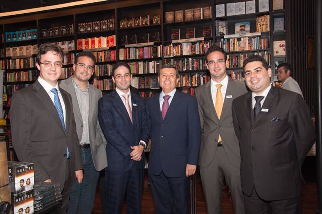 Tiago Asfor lança obra na livraria Saraiva, em São Paulo