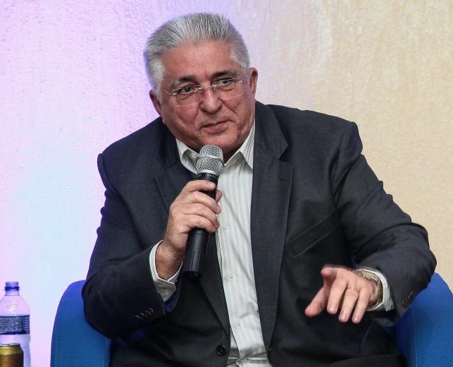 Sem crise: Deusmar Queirós entrega detalhes da expansão de sua Rede de Farmácias