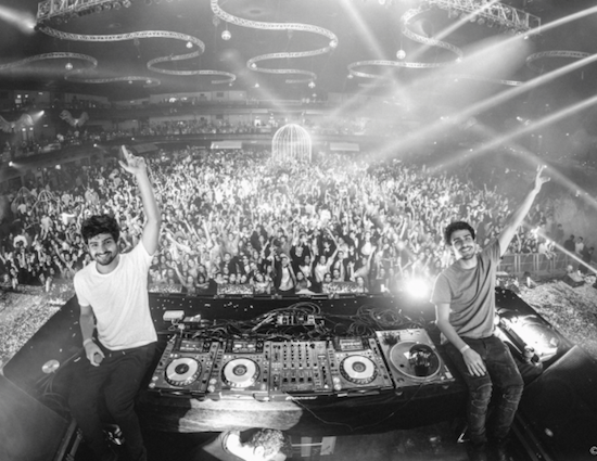 Cat Dealers comanda a animação da festa de 15 anos de Claudia Vale