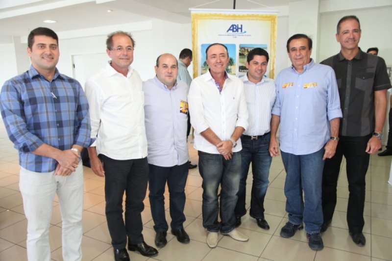 O prefeiturável Roberto Cláudio foi a figura central do  encontro mensal da ABIH-CE