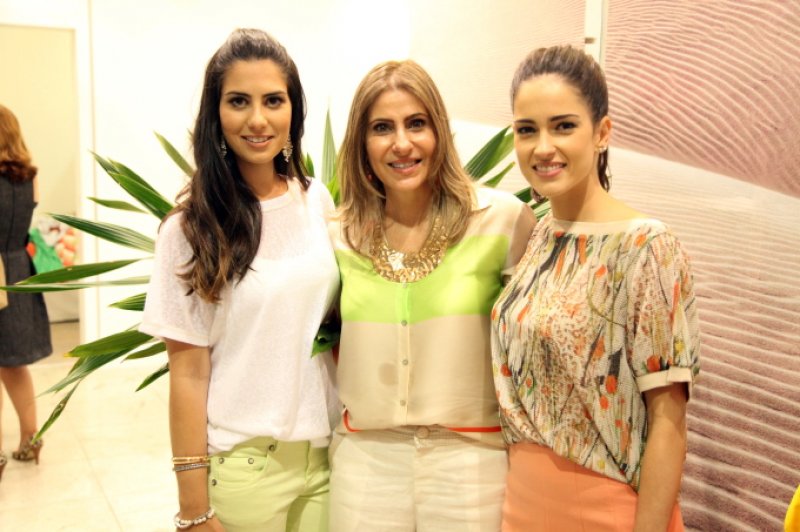 Denise Roque recebeu as blogueiras Nicole e Marília no lançamento do Verão Cholet 2013