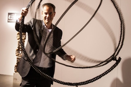 Francisco Iglesias exibe mostra Elos no teatro MuBE