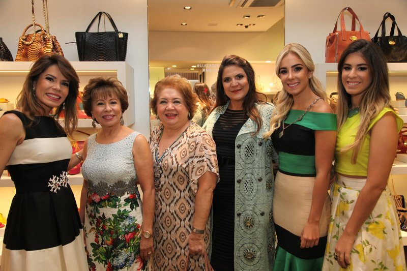 Banda The Jones embala lançamento na Meia Sola