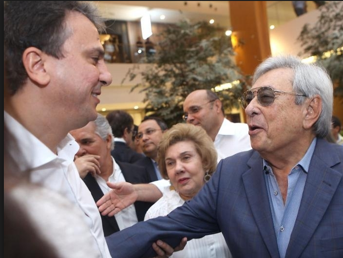 Camilo Santana cria Medalha Ivens Dias Branco