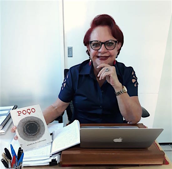 Márcia Alcântara lança sua primeira obra literária