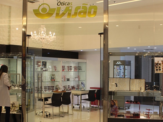 Óticas Visão tem campanha especial no mês dos pais