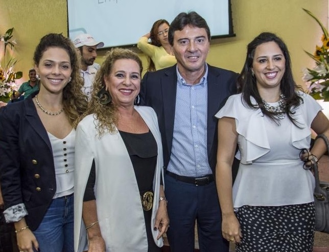 Luiz Teixeira apresenta modelos da Lexus no RioMar