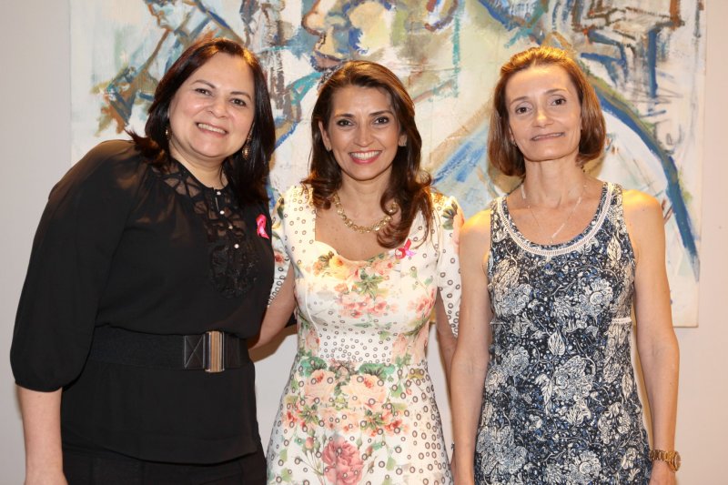 Márcia Travessoni arma get together na Casa de Moá