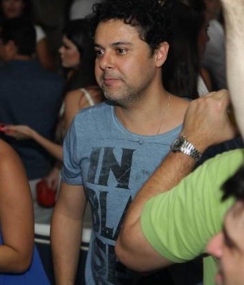 Gustavo Cruz arma aniversário do Austin no Bosque do Marina Park