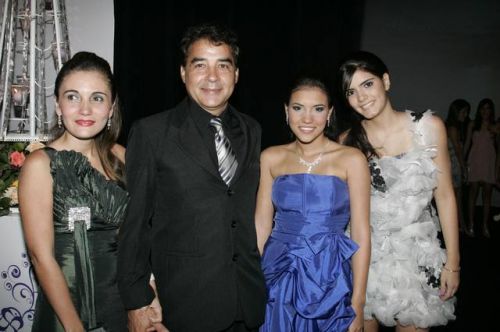 Christiane, Tom e Ingrid Rosa e Marcela Cruz